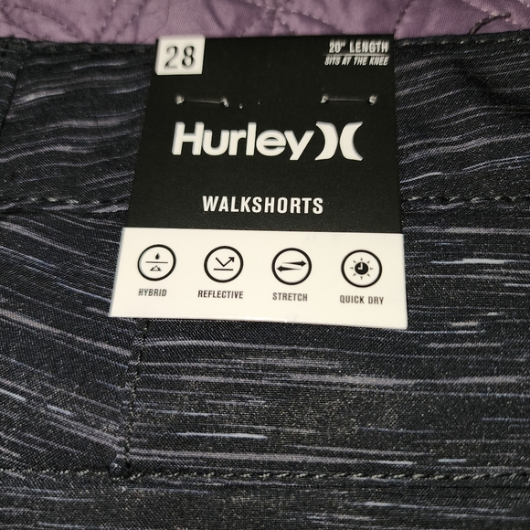 Hurley Hybrid Walkshorts with 20” inseam sits at the knee - 28 waist - Picture 4 of 7